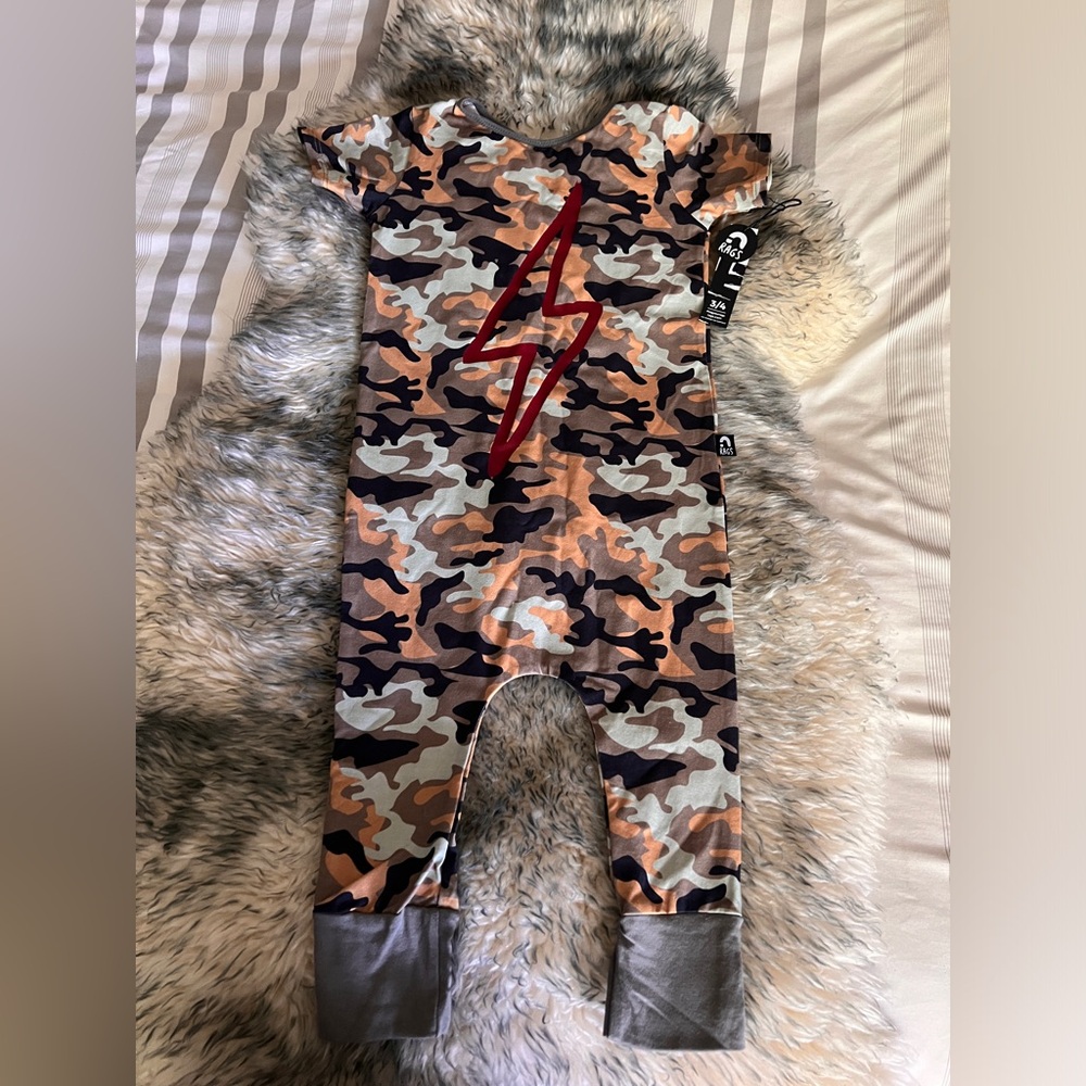 NWT Camo Lightening Bolt Rags - Picture 1 of 2